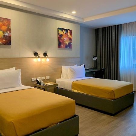 JET Hotel Lipa City Buitenkant foto