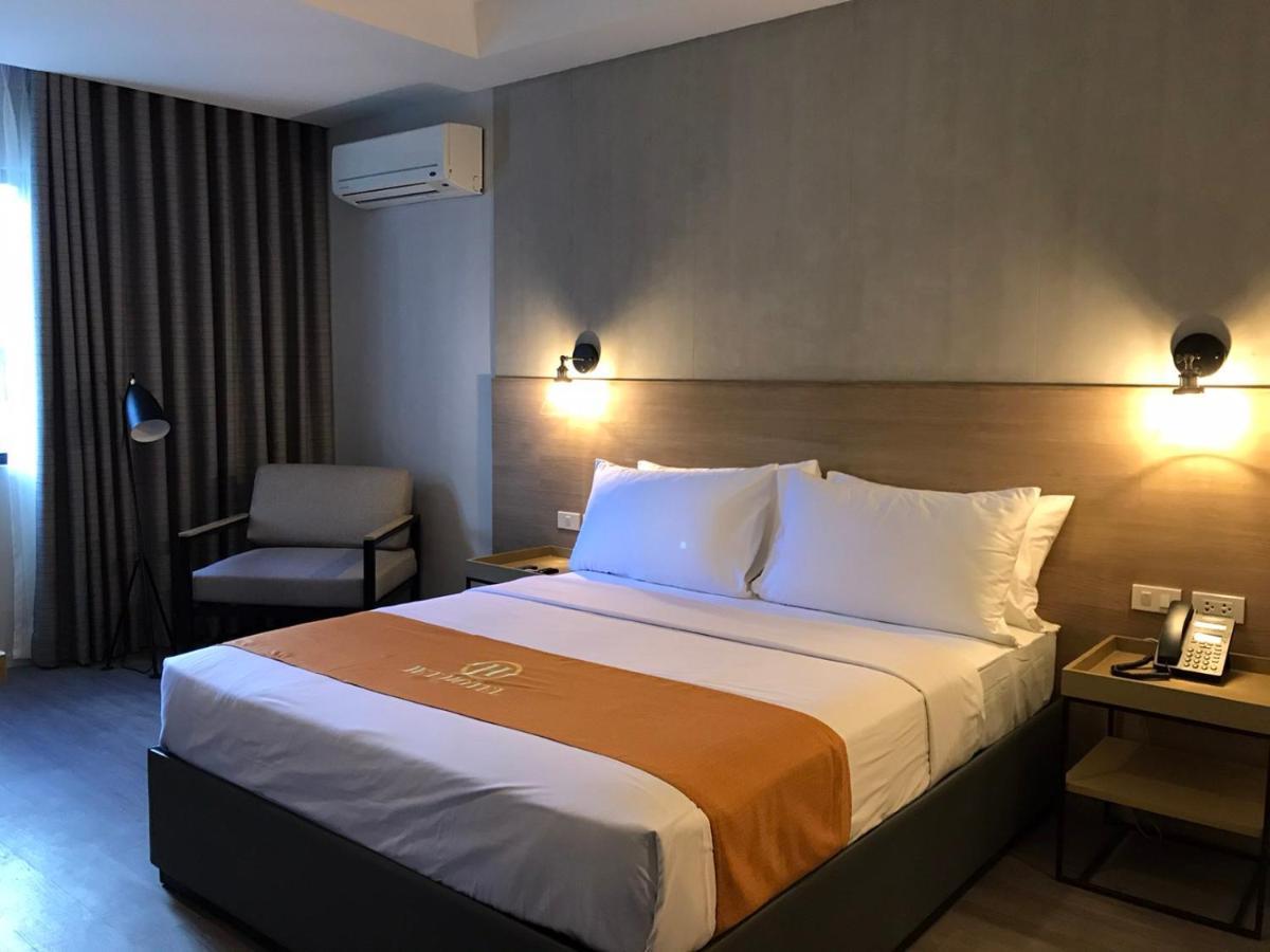 JET Hotel Lipa City Buitenkant foto